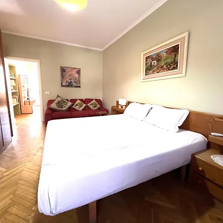 Vintage Apartment In Center Tirana Exterior photo