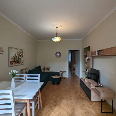 Vintage Apartment In Center Tirana Exterior photo
