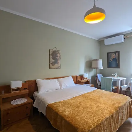 Vintage Apartment In Center Tirana Exterior photo